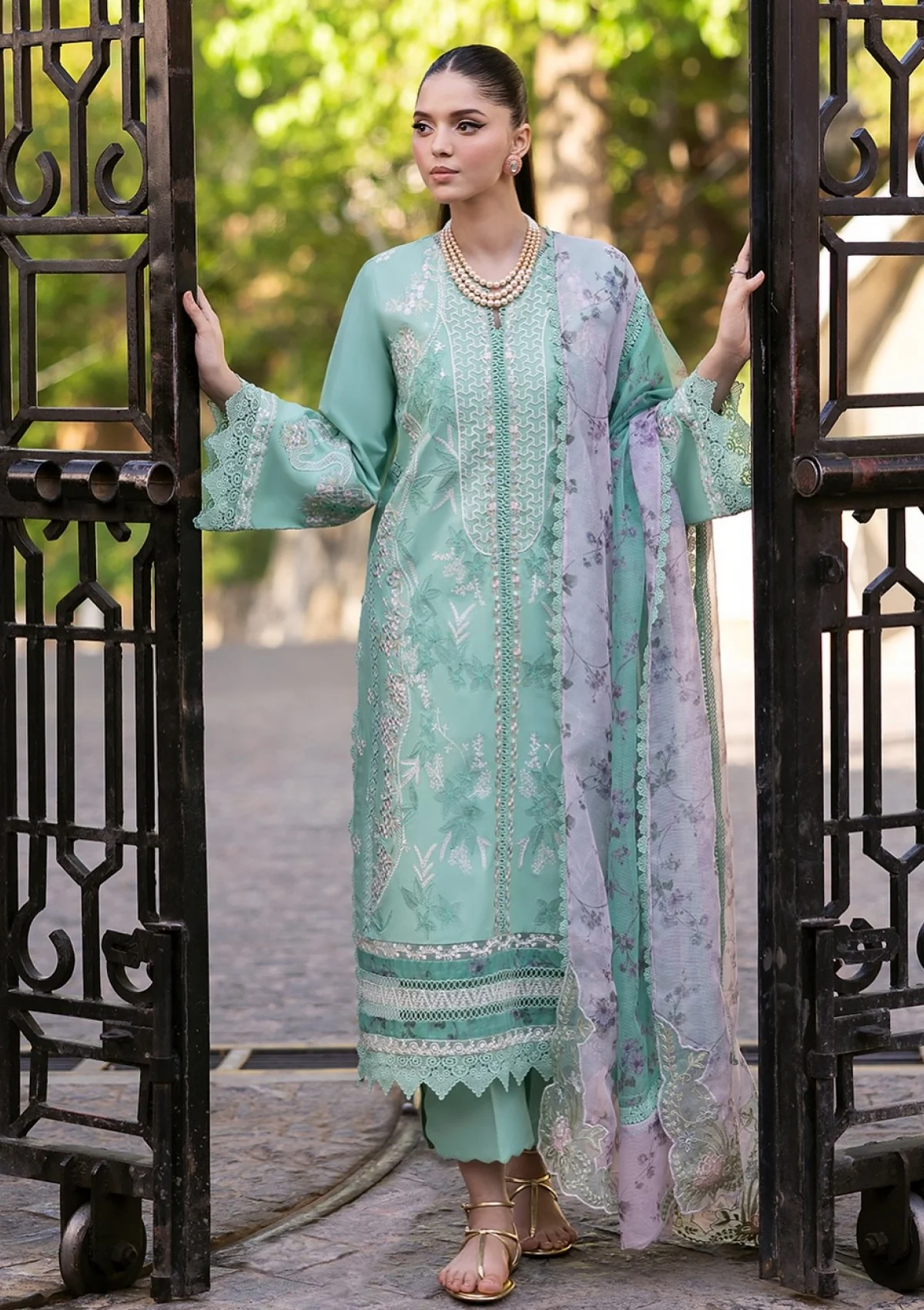 Bloom by Saira Shakira Embroidered Lawn'25 3 Piece Suit Chloe 3-B